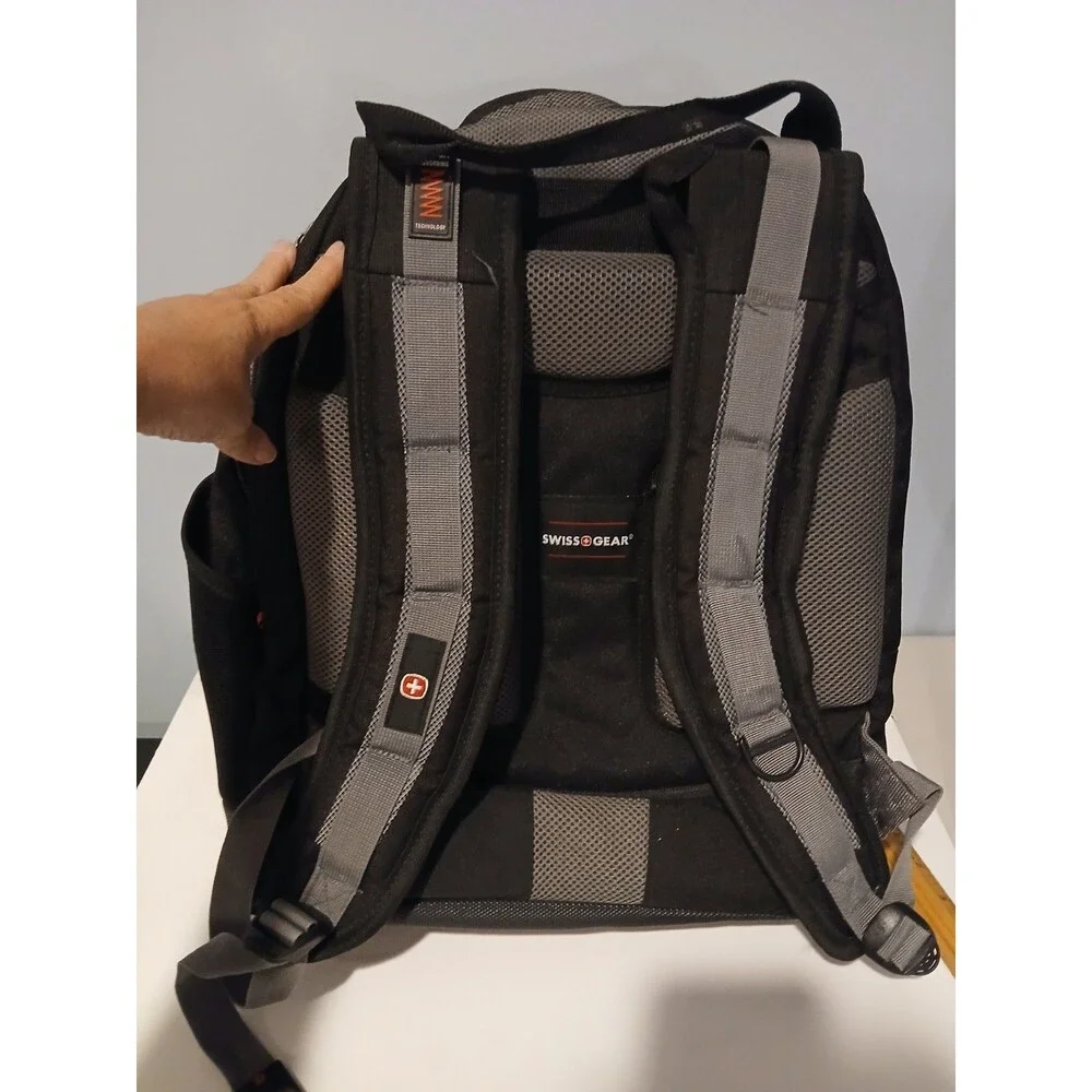 SWISS GEAR Synergy Pro 16 inch Laptop Backpack Black & Gray